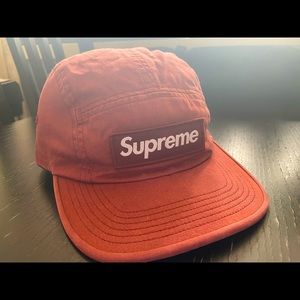 Supreme camp cap in red/burgundy